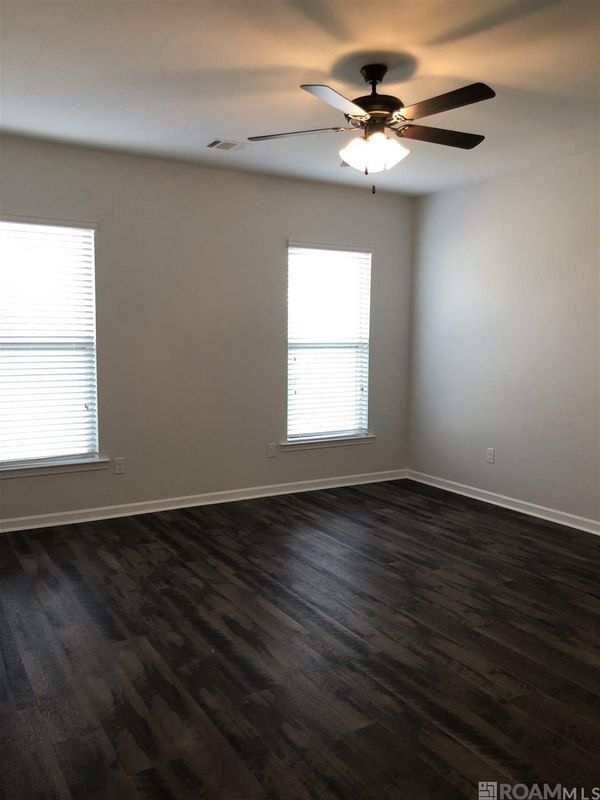 Building Photo - 26612 Parkwood Dr