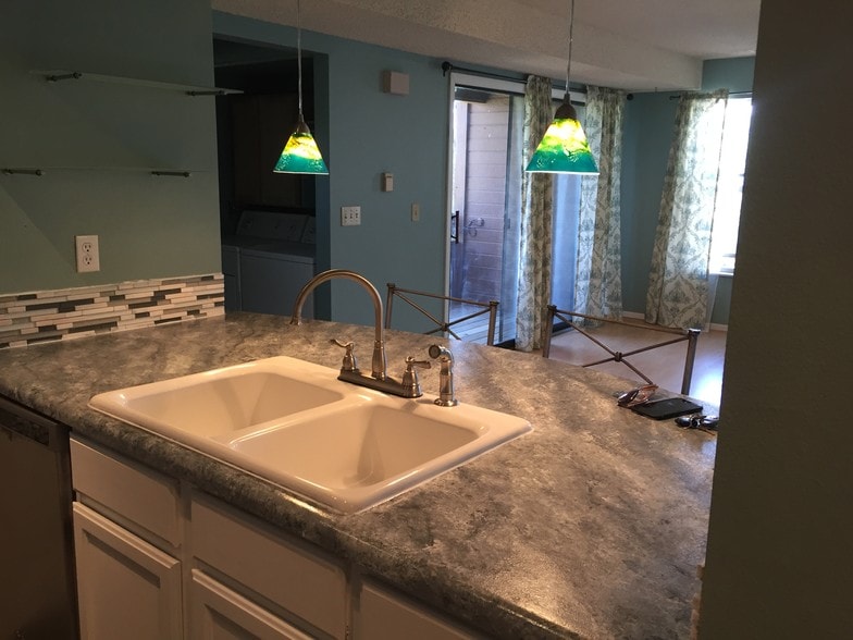 Kitchen - 128 W Rockrimmon Blvd