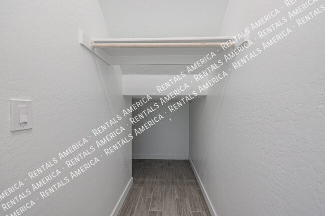 Building Photo - 1117 N Jay Pl