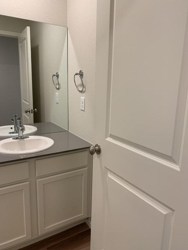 Building Photo - 3 Bed / 2.5 Bath Townhome with Attached Garage in NE Ft. Collins