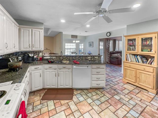 Building Photo - 3715 Dahlia Dr