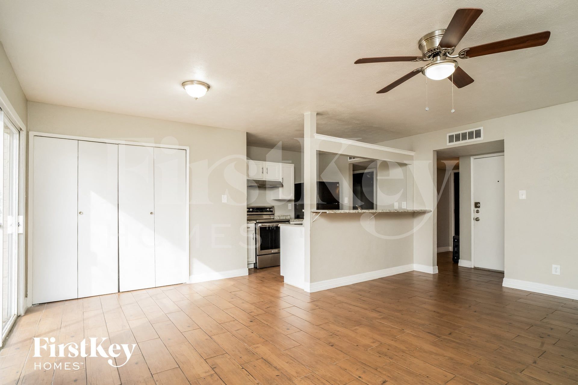 Building Photo - 7000 Wildbriar Ct E