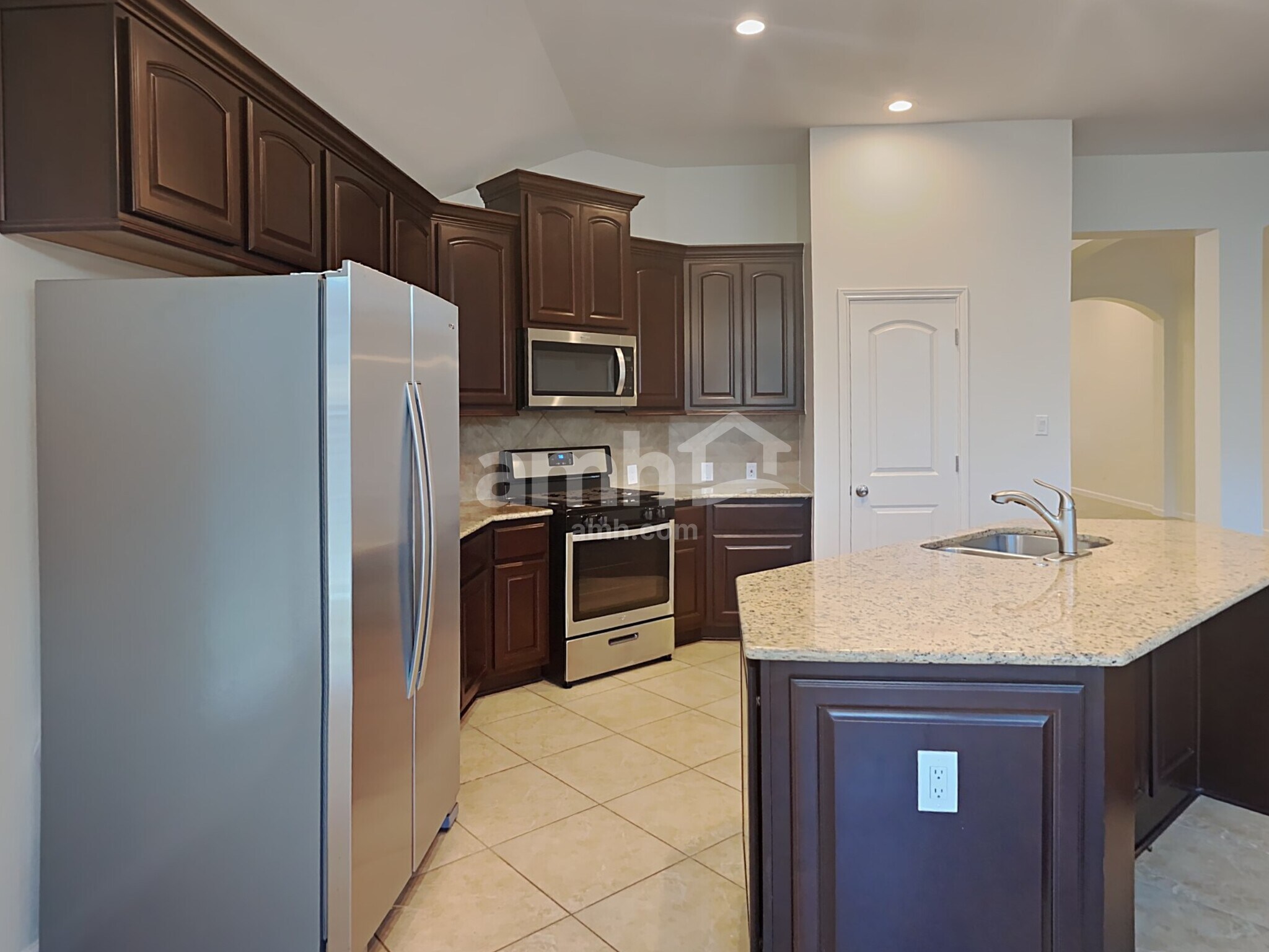 Building Photo - 2515 Pioneer Oaks Dr