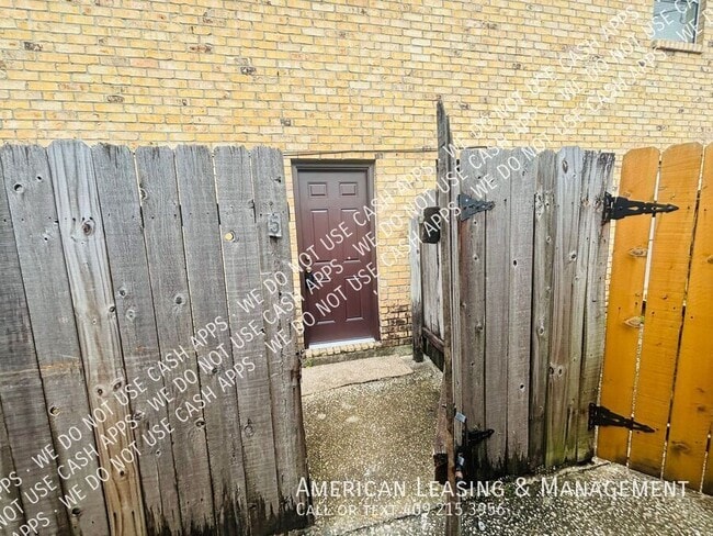 Building Photo - 4675 Collier St