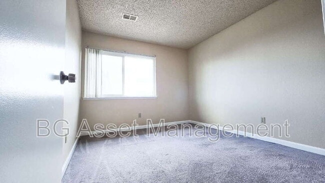 Building Photo - 322 Falcon Way