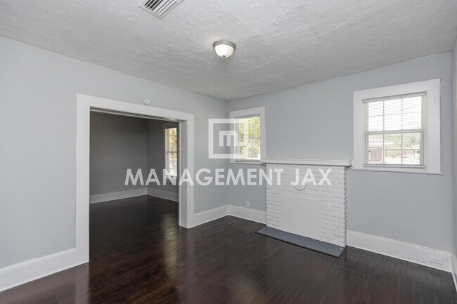 Building Photo - 350 W 25th St