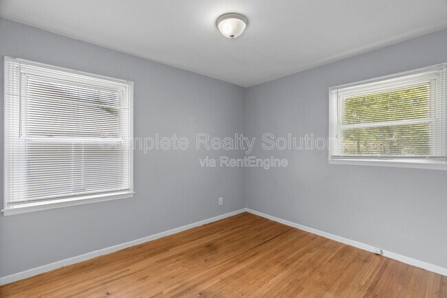 Building Photo - 416 Lanark Rd