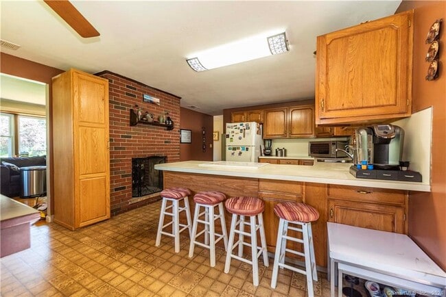 Building Photo - 70 Ivy Rd