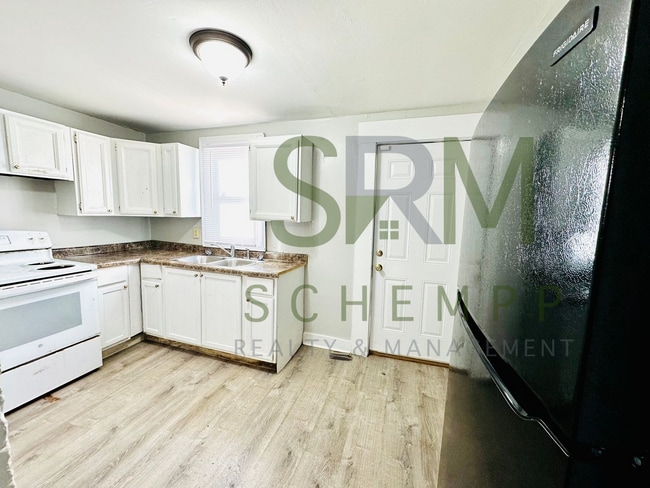 Building Photo - Spacious 2-3 bedroom home in Park Hill- Section 8 accepted