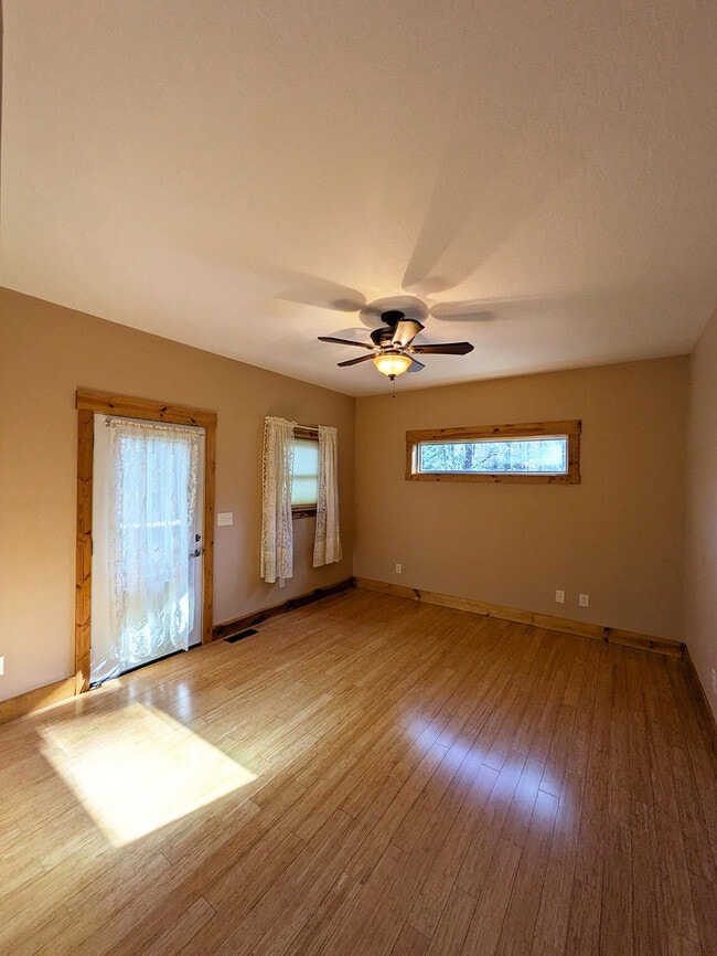 Building Photo - 291 Leamon Dr