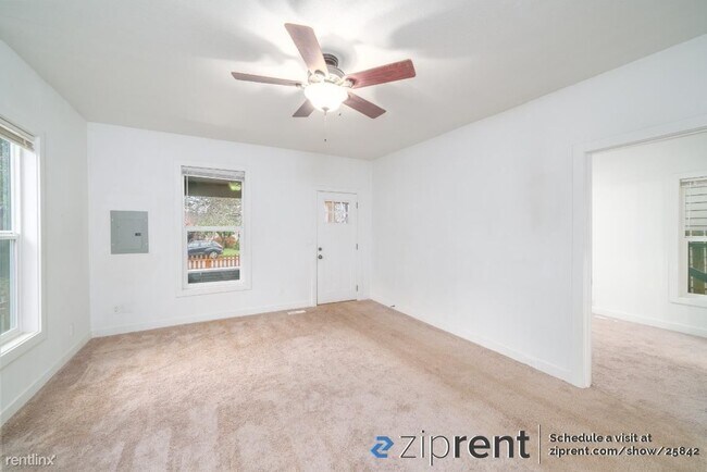 Building Photo - 2 br, 1 bath House - 828 Southeast Cedar S...