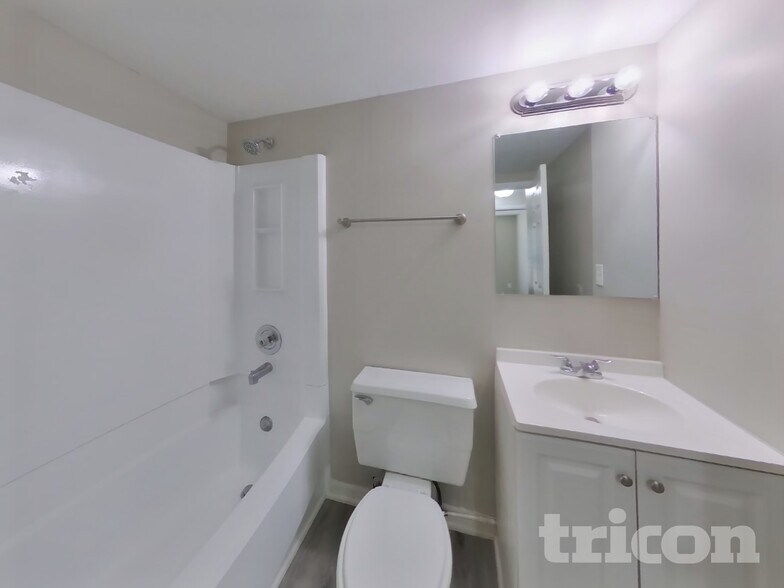 Building Photo - 3183 Bee St E