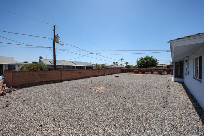 Building Photo - 11033 W Elk Ave
