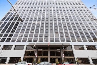 Building Photo - 1 bedroom in Chicago IL 60613