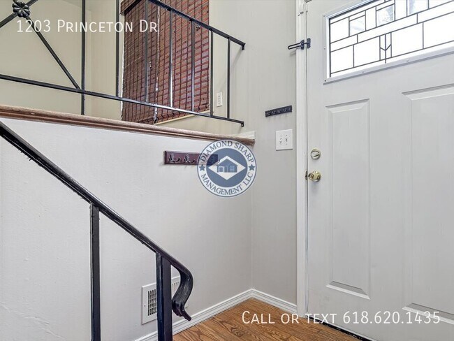 Building Photo - 1203 Princeton Dr