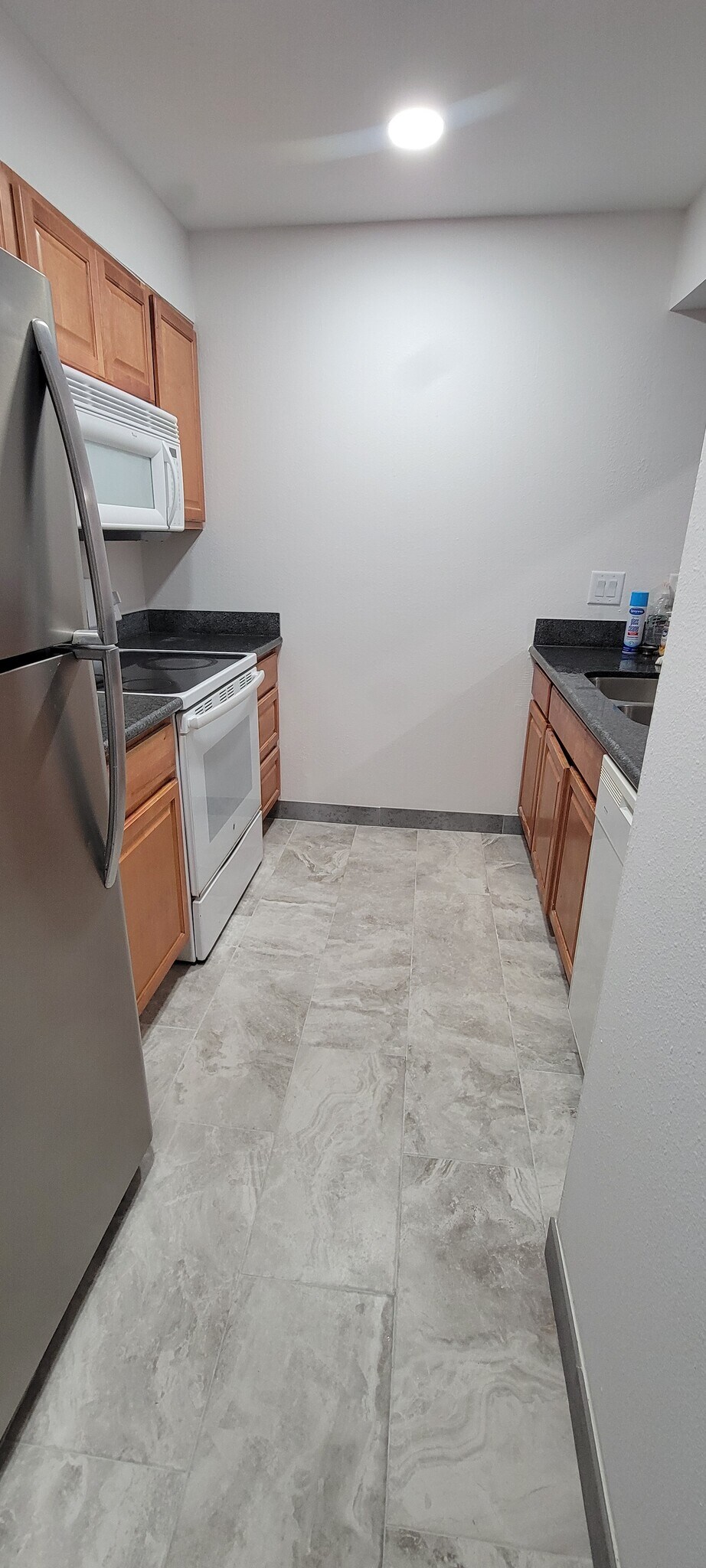 Building Photo - 7142 N Holiday Dr