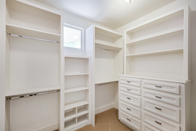 Building Photo - 407 W Bell St