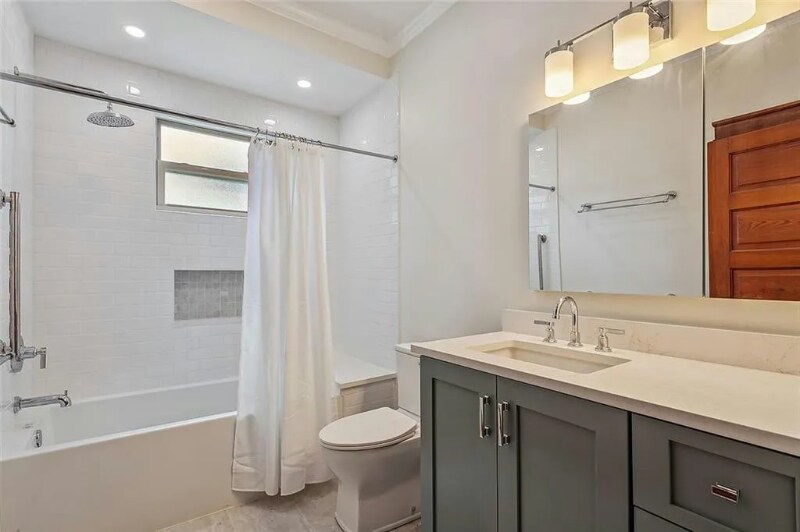 Building Photo - 216 Phosphor Ave