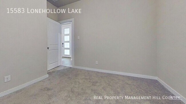 Building Photo - 15583 Lonehollow Lk