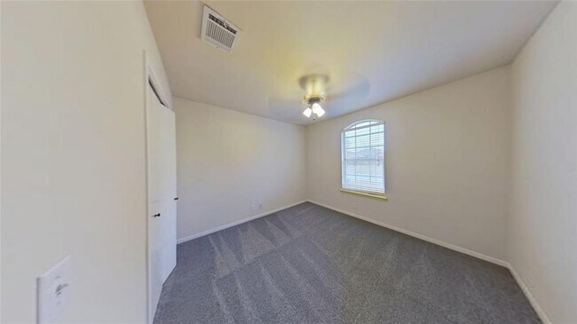 Building Photo - 903 Lantana Dr