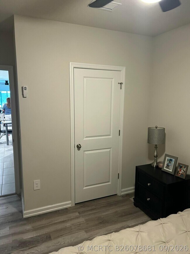 Building Photo - 825 Persimmon Pl