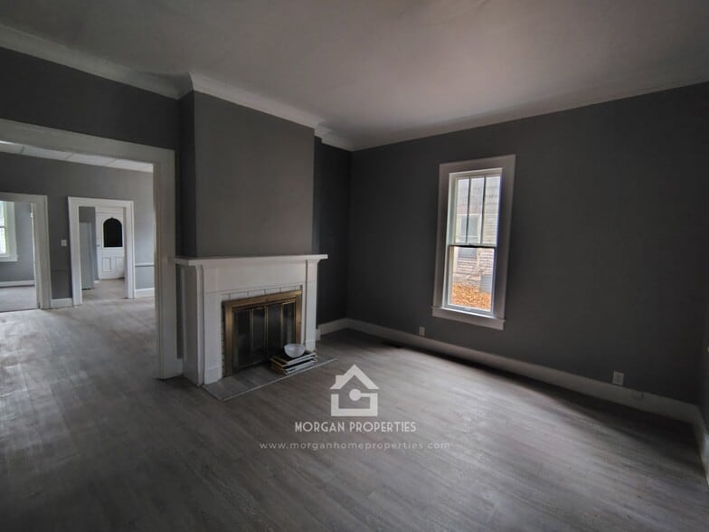 Building Photo - 227 W 12th St