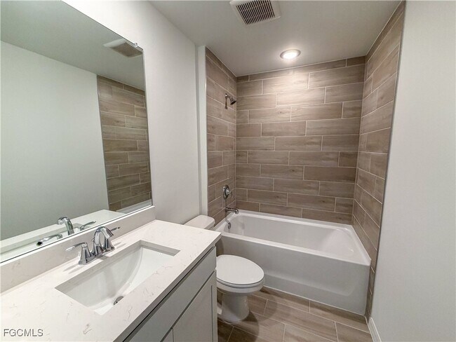 Building Photo - 420 NW 4th Terrace