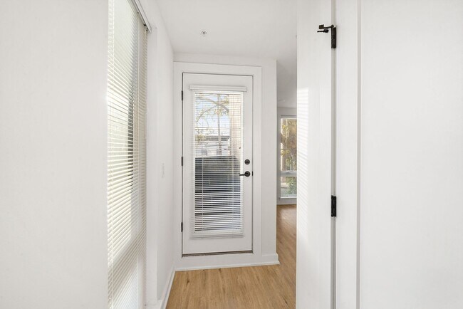 Building Photo - Fairmount/Brewery town gorgeous luxury apartment home, oversized rooms