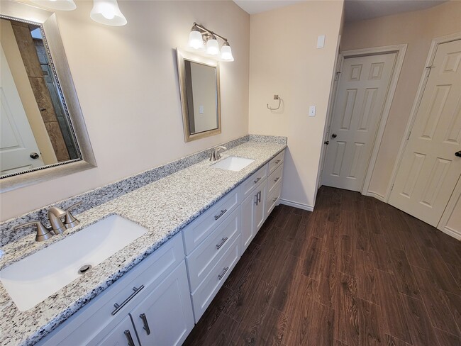 Building Photo - 12800 Briar Forest Dr