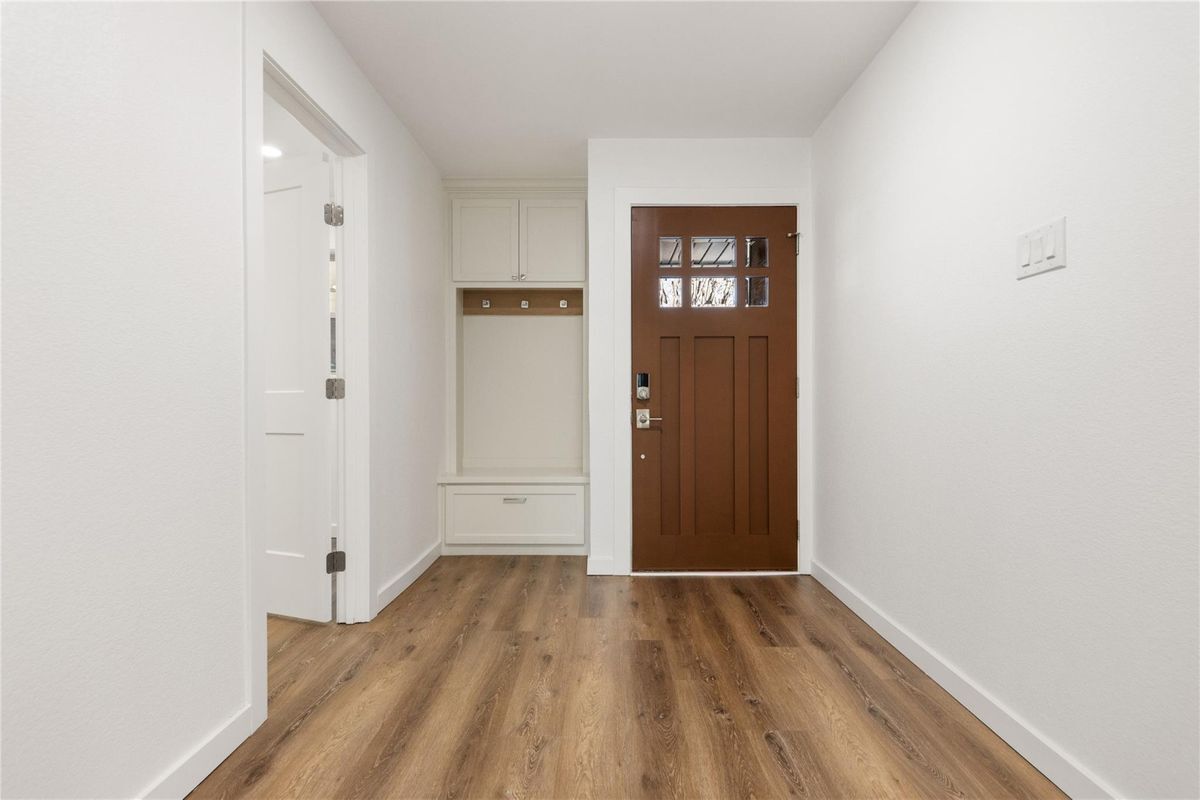 Building Photo - 3616 Woodleigh Dr