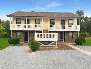 Building Photo - Renovated 2BR Coastal Apartment in Gulf Br...