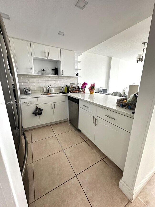 Building Photo - 13155 Ixora Ct