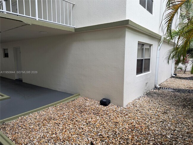 Building Photo - 4235 N University Dr