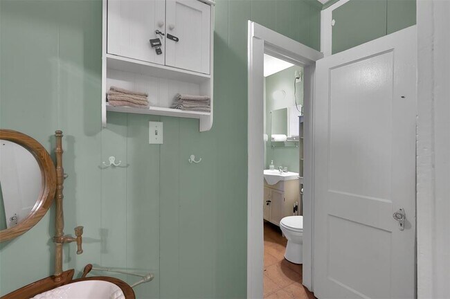 Building Photo - 1004 Mccall Ave