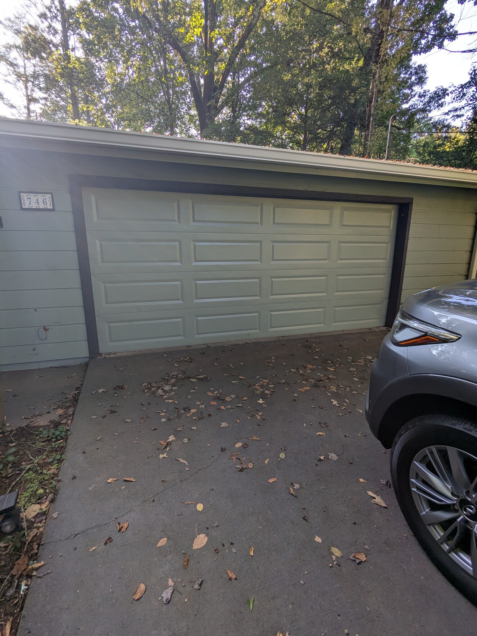 Building Photo - 746 W Highland Dr