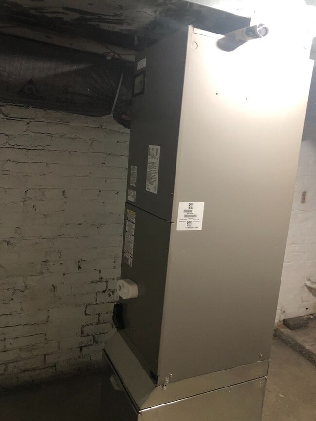 Building Photo - 239 N Tacoma Ave