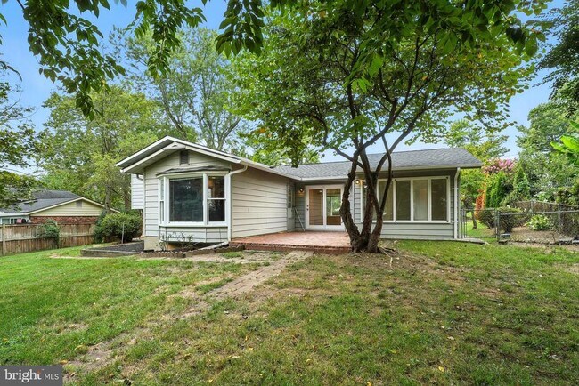 Building Photo - 5011 Roslyn Rd