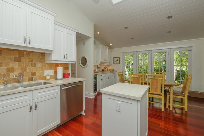 Building Photo - 391 Lee Ave