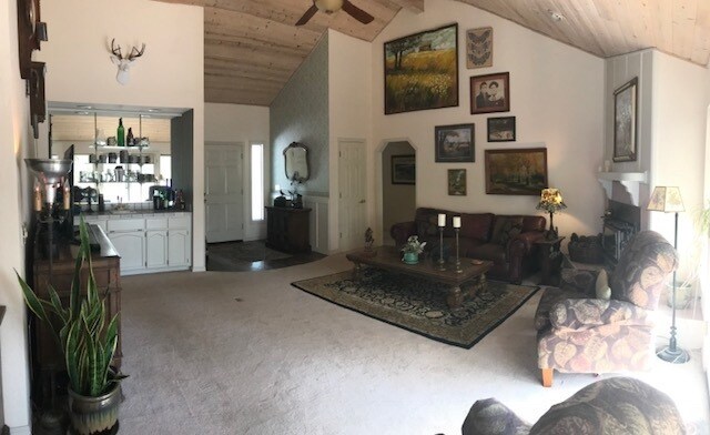 Building Photo - Beautiful Lake Wildwood Home with private back yard.