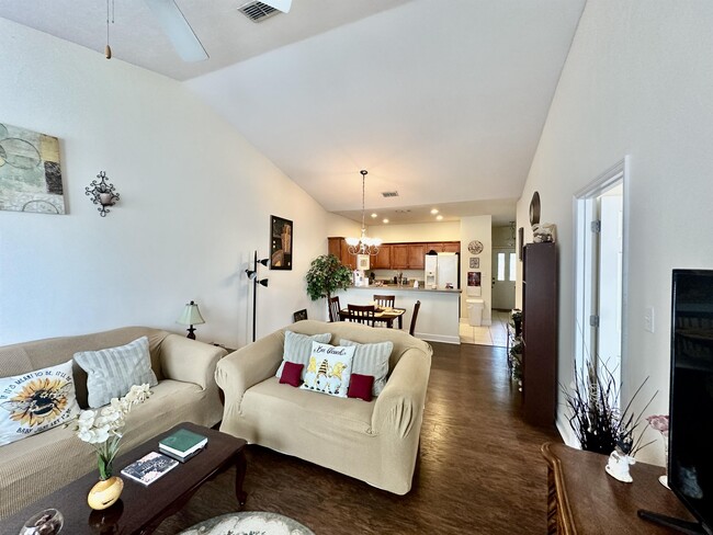 Building Photo - 907 Chase Creek Cir