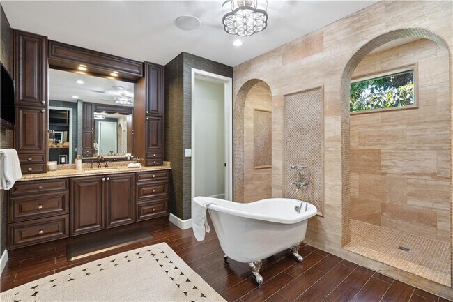 Building Photo - 1312 SE 2nd Ct