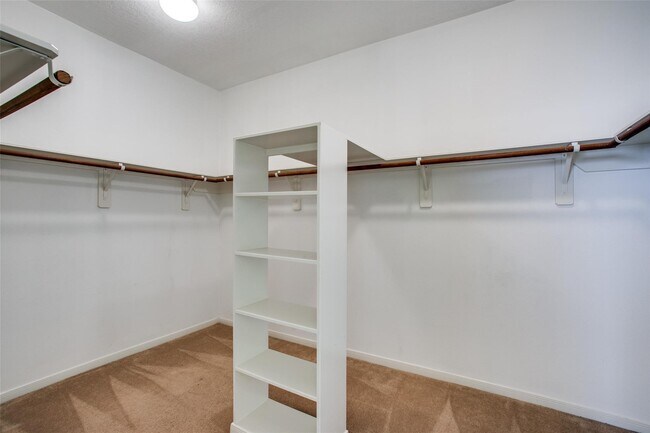 Building Photo - 9907 Valance Way