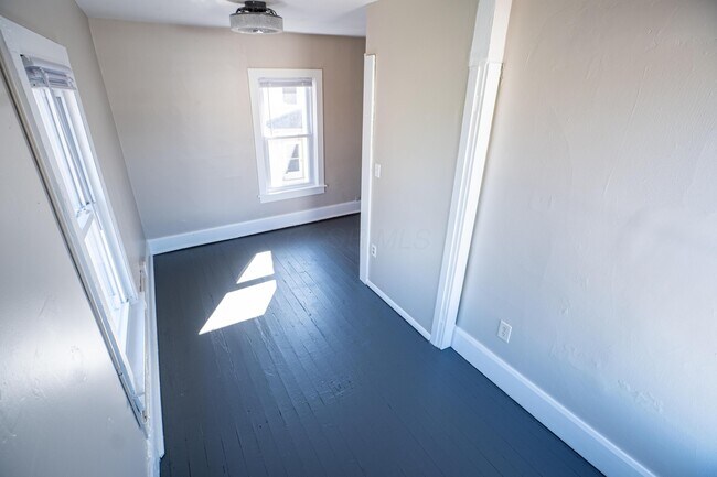 Building Photo - 166 N Sandusky St