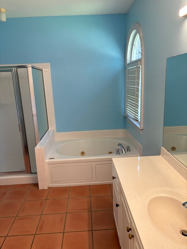 Building Photo - 279 Sandstone Rd