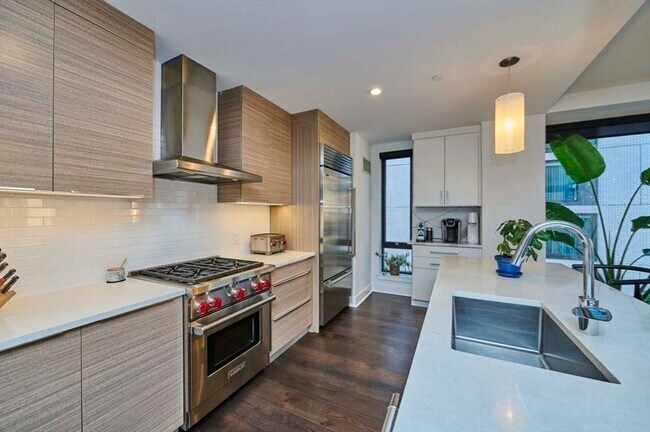 Building Photo - 16 W Broadway