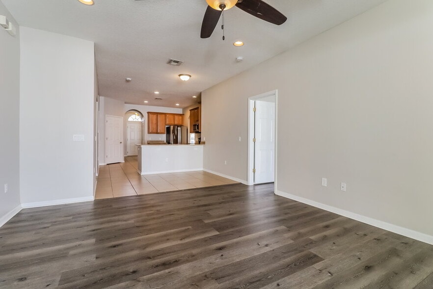 Building Photo - 8101 Pea Tree Ct