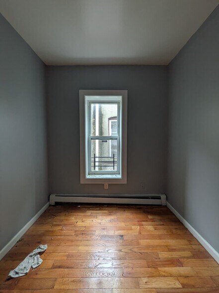 Building Photo - 552 Avenue C