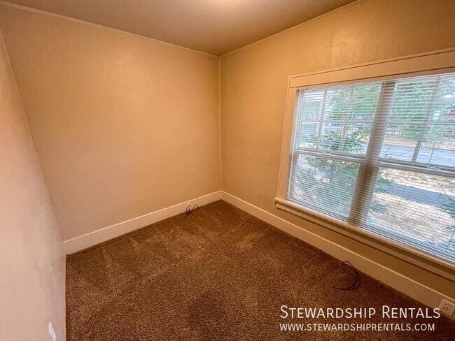 Building Photo - 1697 Orchard St