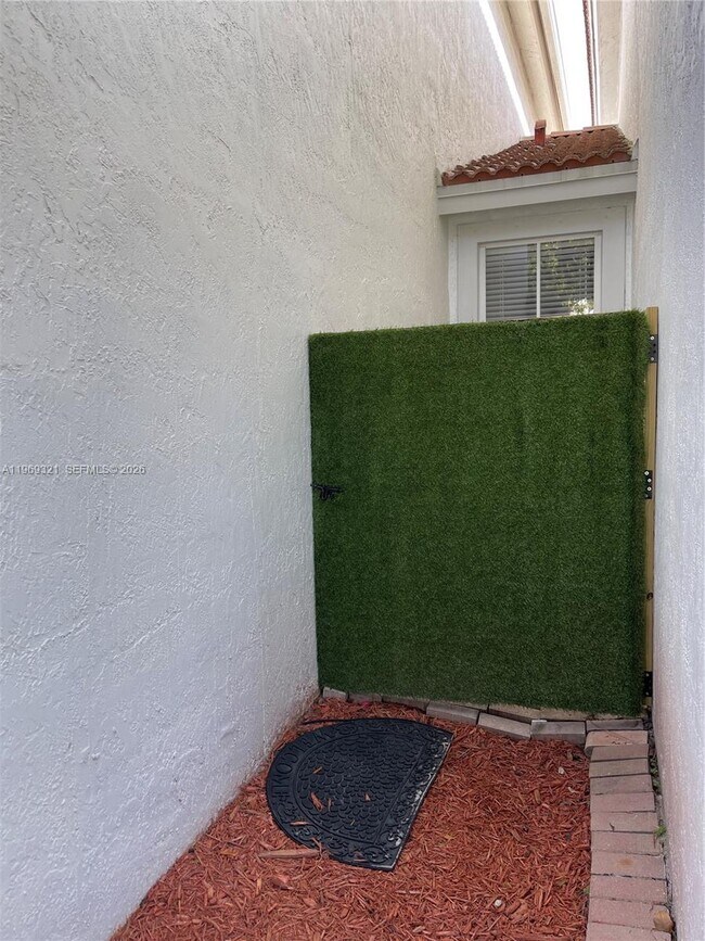 Building Photo - 10844 NW 84th St