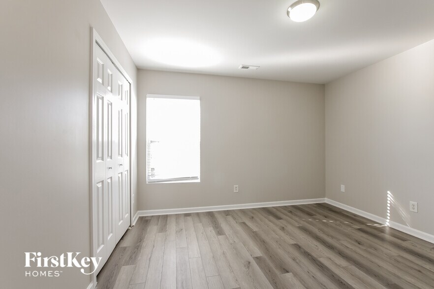 Building Photo - 7421 Lamplighter Close Dr